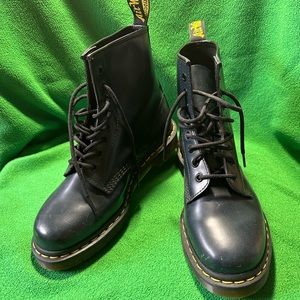 Size 9 women’s doc martens dark navy blue.